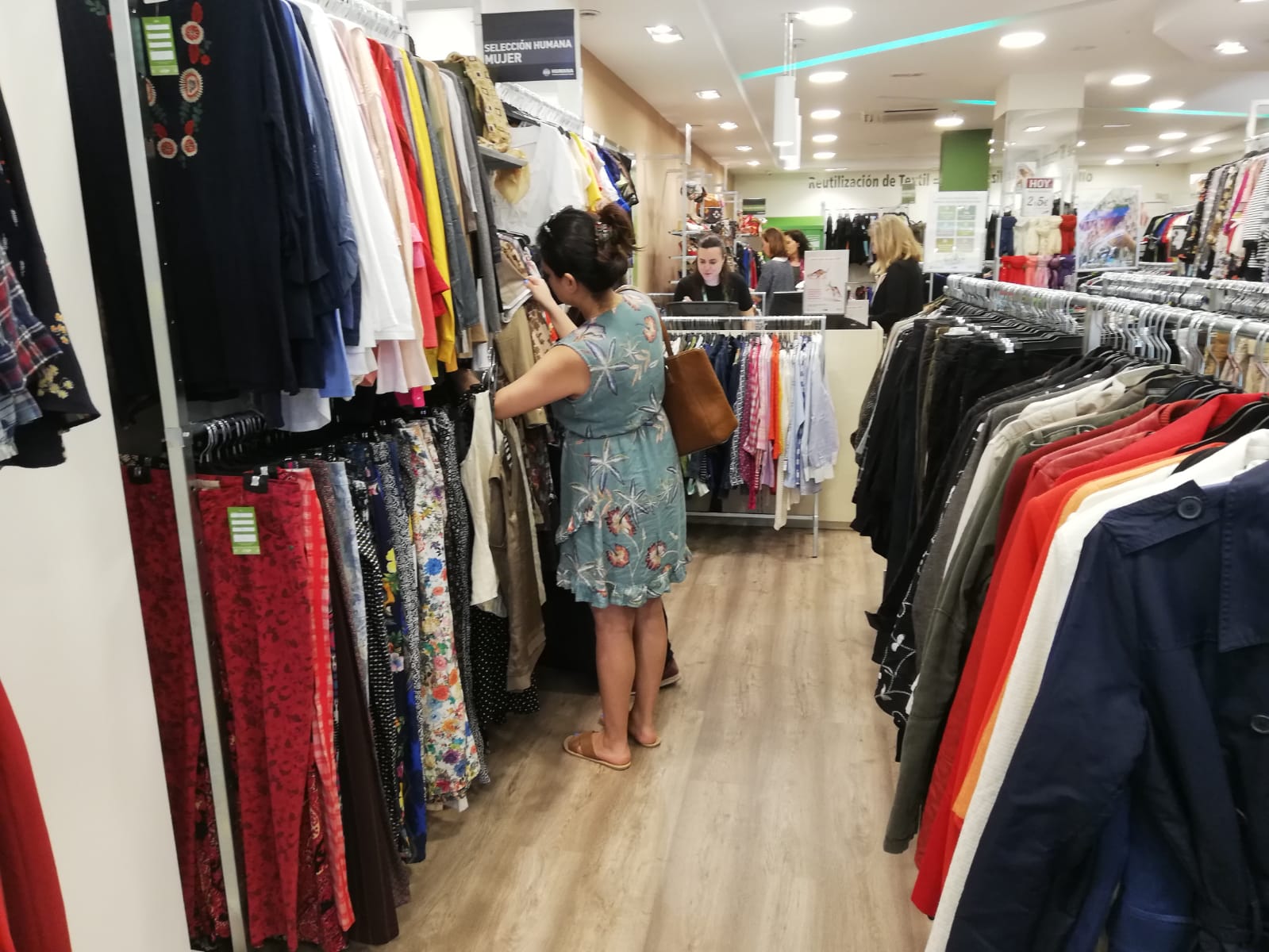 Humana Spain on Twitter: "¡Abrimos segunda tienda de #modasostenible Valencia! Está en pleno centro, en la calle San Vicente Mártir, 72 #HumanaenValencia https://t.co/kjNXwGj119" / Twitter