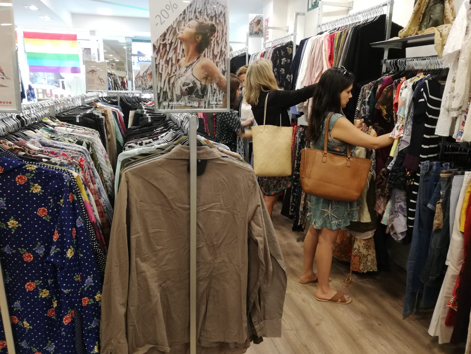 تويتر Humana Spain على تويتر: "¡Abrimos segunda tienda de #modasostenible en Valencia! Está en pleno centro, en la calle San Vicente 72 #HumanaenValencia https://t.co/kjNXwGj119"