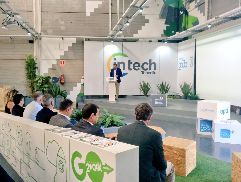 MiriamAPDCan's tweet photo. Abre jornada APD, @fjtorres4 en Tenerife para hablar sobre start-ups, las empresas líderes del futuro #emprendedoresAPD @APDasociacion @INtechTenerife #ArchipelagoNext @sodecan https://t.co/p0Fr8uGP3m