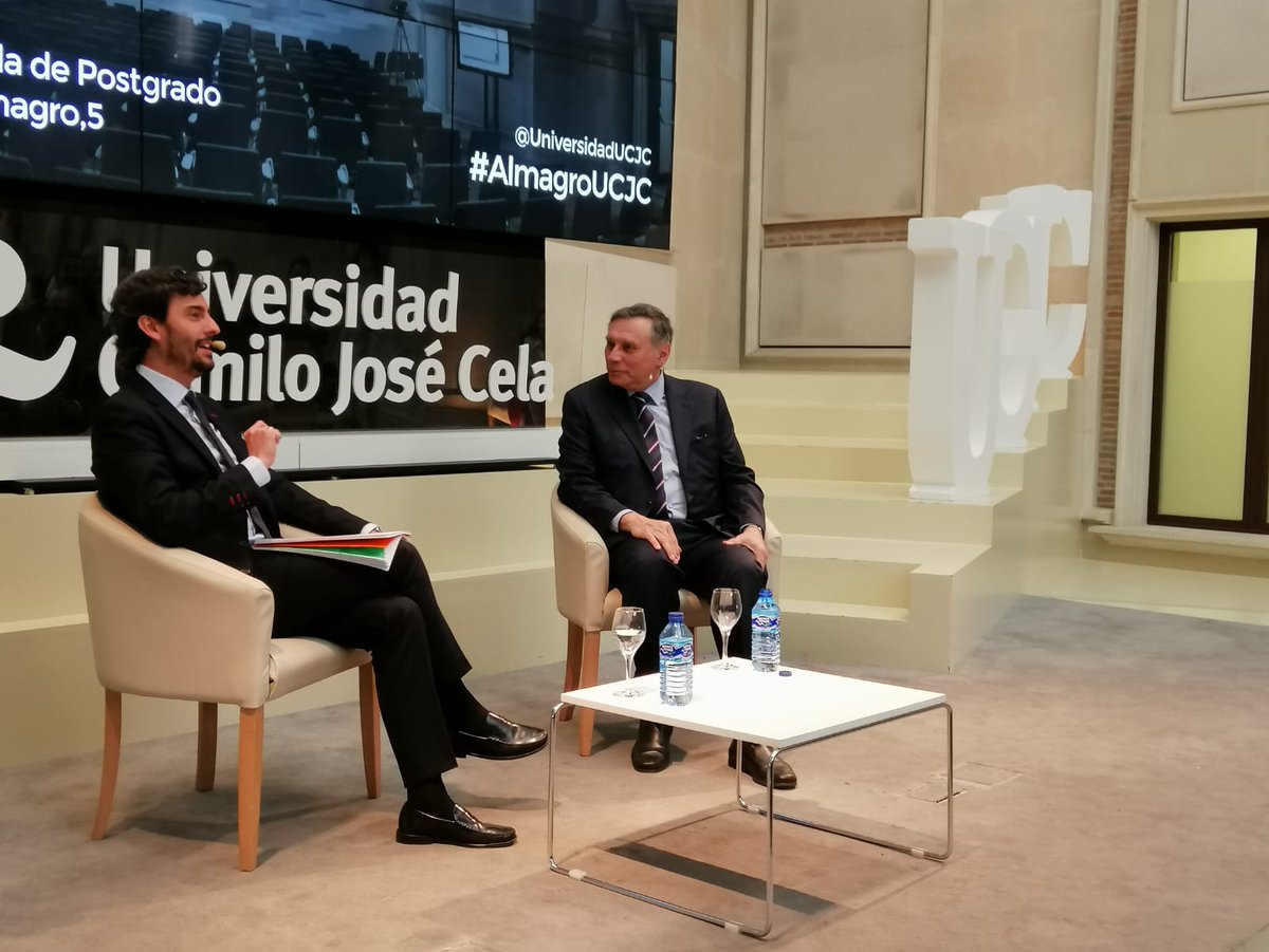 cigmapucjc's tweet photo. El expresidente de Ecuador Jamil Mahuad acerca, entrevistado por el profesor @eduardoglezvega, su experiencia y visión de la política a los alumnos en esta jornada de clausura de la Simulación de Gobierno 2019 del @cigmapucjc y el @masterpolitica de la @universidadcjc #SimGob19 https://t.co/LKdlKWK5VC