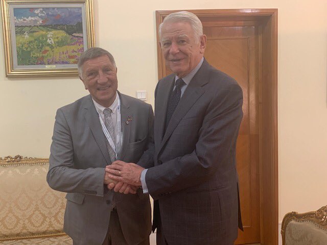 APFfrancophonie's tweet photo. En marge d’#IDNEUF4, rencontre avec M. Teodor Melescanu, ministre des affaires étrangères #Roumanie. Soutien pour la création #intergroupe #francophone et #multilingue #UE après déclaration de #Bucarest et la Tribune cosignée par la Présidente de la section roumaine et l’@auf_org https://t.co/5KAc5CyUrS