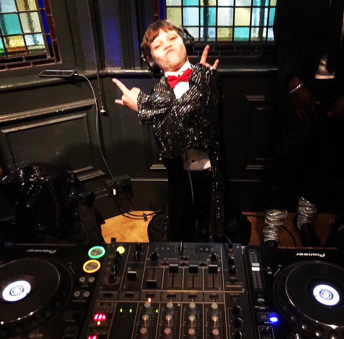 PlaydowDap's tweet photo. Friday.. We rocking it with style! Any theme, any venue, any crowd, we do it all, even if it’s an abroad event!
Book your Children's party with #Playdow : info@planetdap.com 
❤️😎🎼💃🏻⭐️🎧🥳🤘🏼🎉✔️💯

#Entertainment #Parties #Shows #Workshops #BarMitzvahs #Energy #Events #Bespoke https://t.co/16blY1djUB
