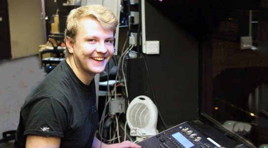 Interested in theatre lighting, sound or stage management? We're welcoming young people aged 12-18 to come and spend the week with our technical team, learning how to rig, use a lighting desk and create a set for Alice in Wonderland. #backstage #engage theatreroyalwinchester.co.uk/get-involved/s…
