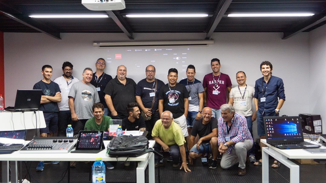 Equipson's tweet photo. También tuvimos "Curso de LightShark". Muchas gracias a todos los asistentes, la semana que viene volvemos con mucho más ;)
#trainingsessions #equipson #Avtweeps #Stage #Entertainment #Artnet #NewWayofcontrol #lighting #LightShark #control #lightingconsole #avlife #lightingdesk https://t.co/x4WPUG6s9F