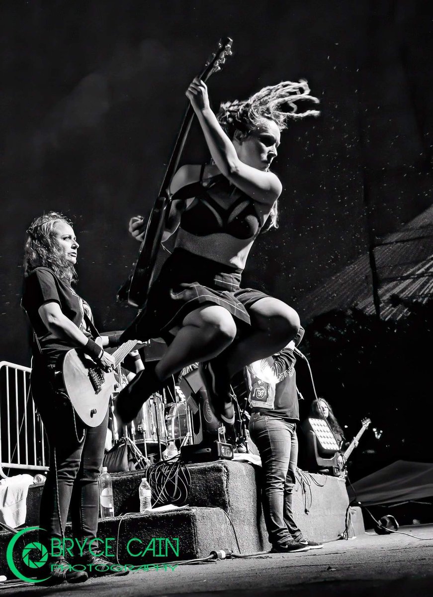 Adrianspazkitty's tweet image. Photo by Bryce Cain Photography Stars by??? #adrianconner #hellsbelles @hellsbellesofficial Saturday Keystone, CO @blueribbonbaconfestival ALL AGES