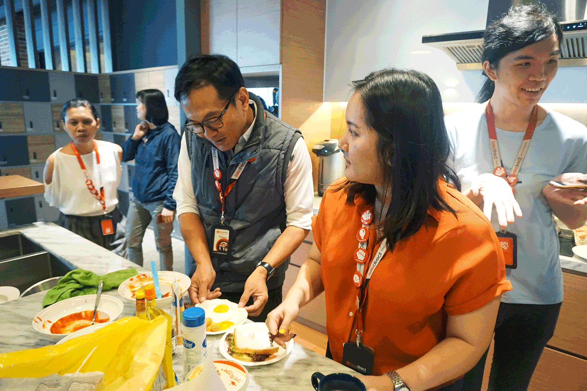 tdcxgroup's tweet photo. Teledirect Thailand organised a breakfast on-site for the staff to start their day off in the right way. Through teamwork, we were able to plan and cook for everyone as well as enjoyed our delicious breakfast.
#Teledirect #Thailand #Teamwork #OfficePerks #Breakfast https://t.co/Q09pOFu7OH