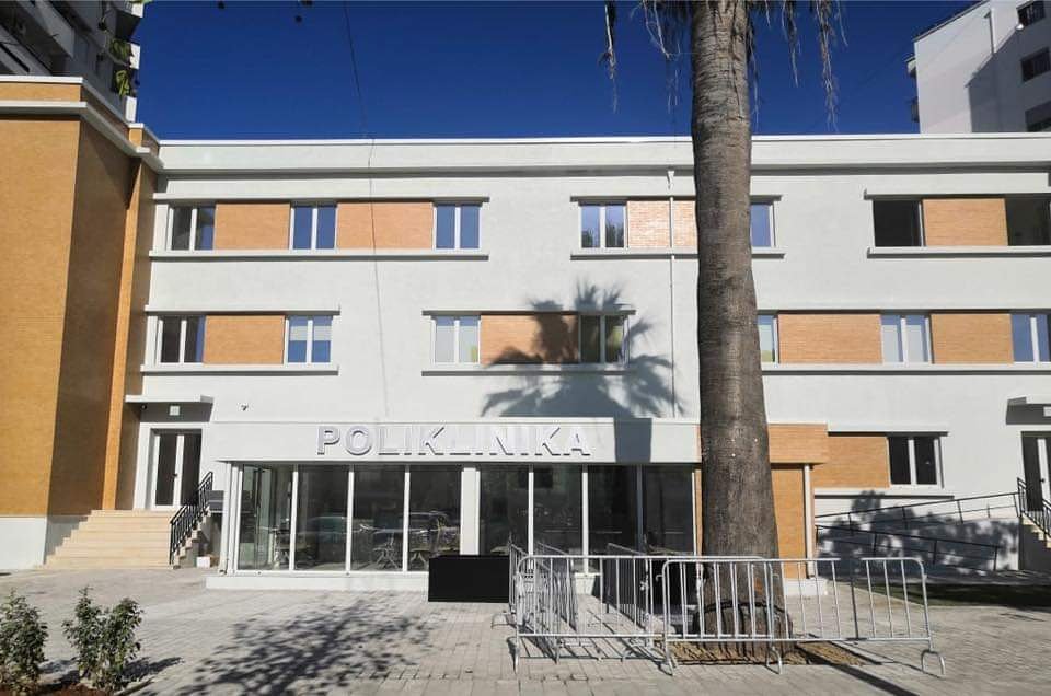 QKTVDHF2's tweet photo. Poliklinika e re e Vlorës😊

Për pak ditë 👉 nis shërbimi në Poliklinikën e rehabilituar 🏥 dhe pajisur🔬 për të ofruar shërbime me standarde për qytetarët e Vlorës👍🏼

#ShëndetësiaQëDuam https://t.co/4WeTTx6avF