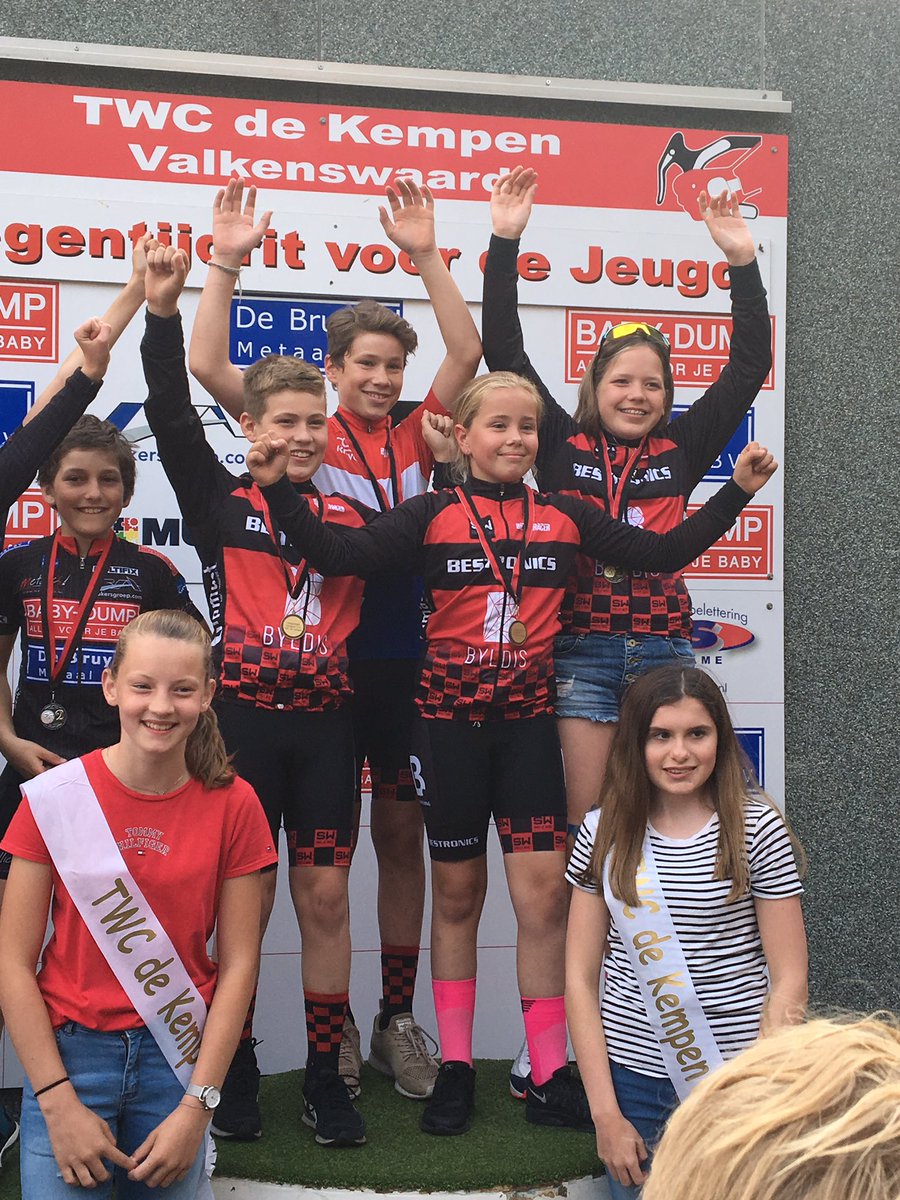 Weer een medaille erbij voor dit mooie ploegje! #ploegentijdrit #kanjers #skônclubke #wielrennen