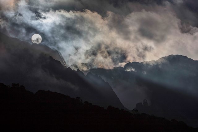steverusstudios's tweet photo. You may be familiar with the Alps and the Caucasus, the Himalayas and the Rockies, but if you have not explored the Rwenzori you still have something wonderful to see... 
D.W.Freshfield, pres. @RGS_IBG 1914-1917
'Mountains of the Moon' is at @freshairsculpt 6&amp;7th July https://t.co/FVwFGql0BZ