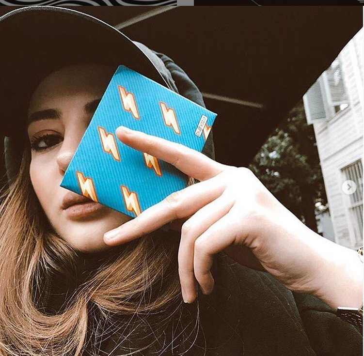 pullhaze's tweet photo. Neyim ben bu sitenin en güzel cüzdanı falan mı ?💅

#pullhaze #cüzdan #paperwallet https://t.co/tRLbbvMaz7