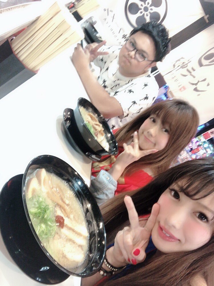 0721Anri's tweet photo. 今日も #天神ラーメン さん🍜✨
美味しすぎて、、、
私の体はラーメンで出来ています❤️w
お腹すいた?w
#天六
#FREEDOMビル
#MATSURIYA さん https://t.co/UVOabWeYP8