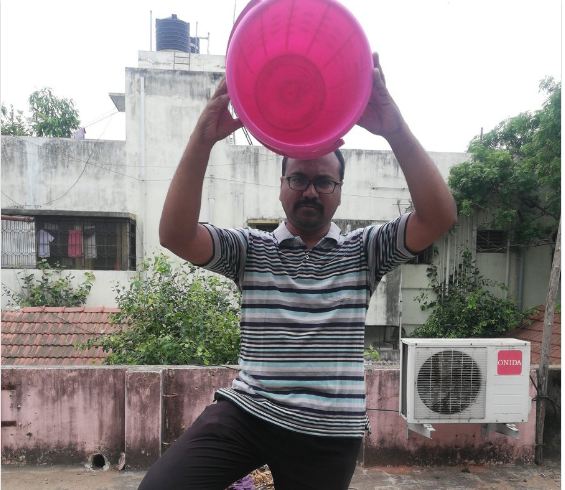 NTVJustIn's tweet photo. On Yoga day,  #TamilNadu adds a new asana '#EmptyBucketYoga '
https://t.co/Bu6XqV34F8
#EmptyBucket #JayaramVenkatesan https://t.co/nOvjRbE9Ei