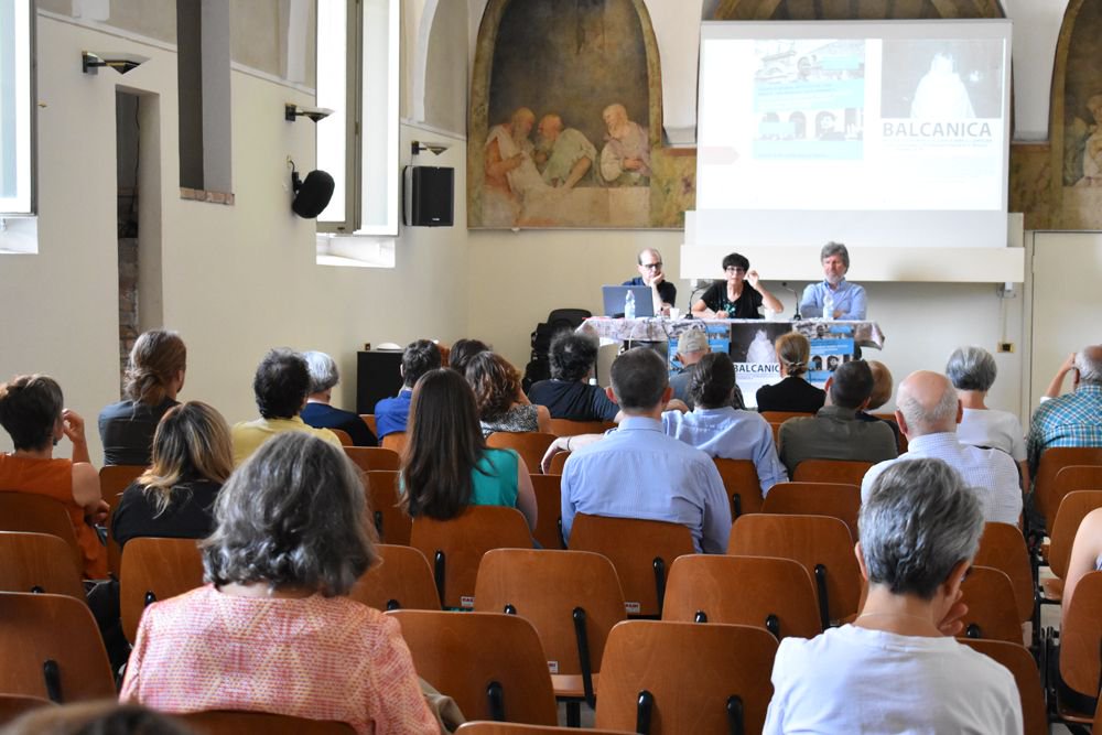 bsdelnoi's tweet photo. Nell'ambito del #MesedelRifugiato, ecco l'articolo di @BresciaOggiIT in merito all’incontro «Accogli come vorresti essere accolto», organizzato dall’associazione ADL a Zavidovici Onlus in collaborazione con i missionari Saveriani di Brescia.
https://t.co/TzKakXCodS #bsdelnoi https://t.co/Kk99El6IYN