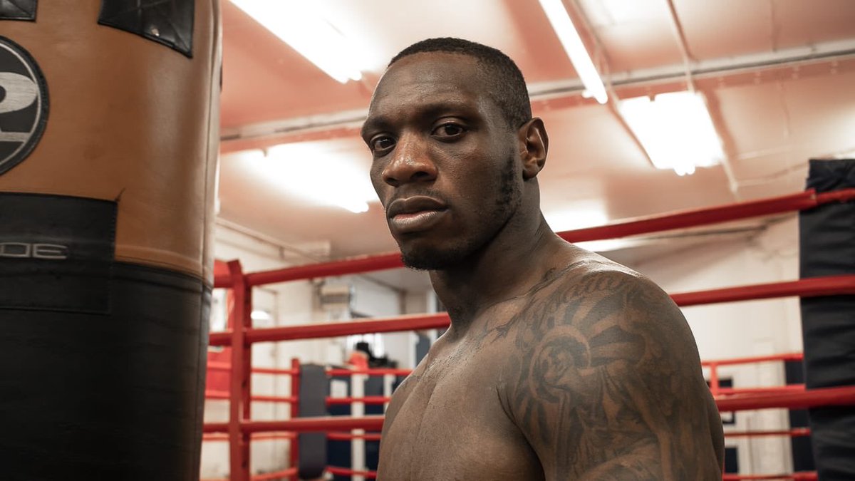 andresterling_'s tweet image. FIGHT NIGHT! All roads lead to York Hall!  W A R    R E A D Y live on @SkySportsBoxing @MrAndyClarke