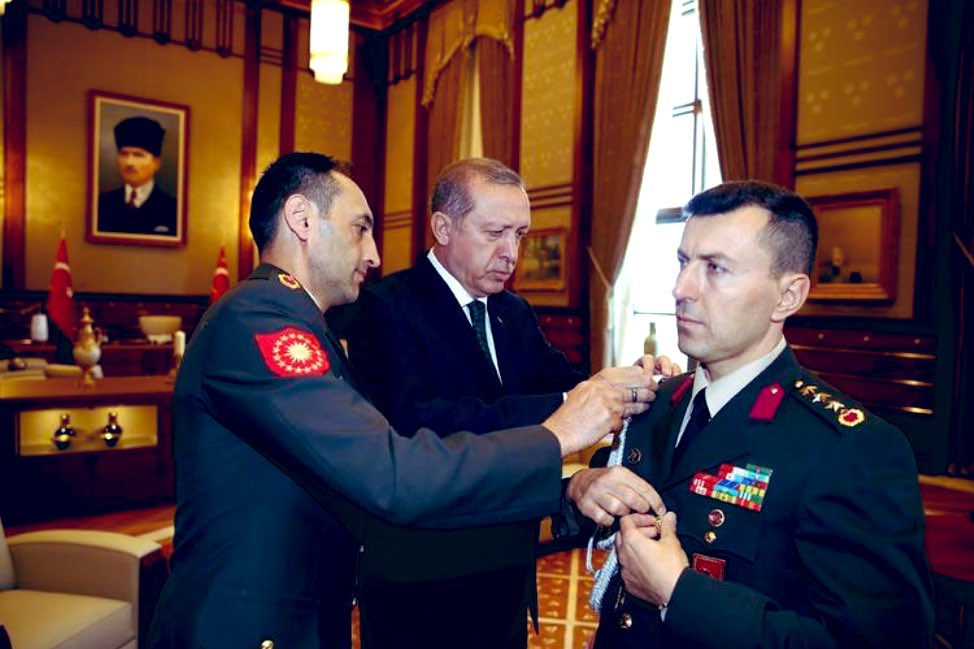 Cumhurbaşkanımızın eski yaveri, FETÖcü Ali Yazıcı'nın, mahkeme başkanına son sözü: 

“Her şey çok güzel olacak.”

Kararsız seçmen kaldı mı bilmiyorum ama çevrenizde varsa iletin derim. 

İstanbul Büyükşehir Belediyesi’ni 15Temmuz’da korumak için Saraçhane’de 14 şehit verdik biz..