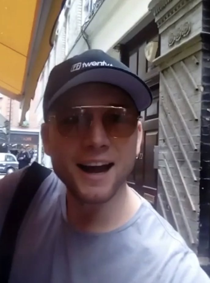 taronegertuns's tweet image. I'm fucking wheezing the change in his face when he realizes it's a video message for "the Danielle he knows" why is he so good to me 😭😭😭