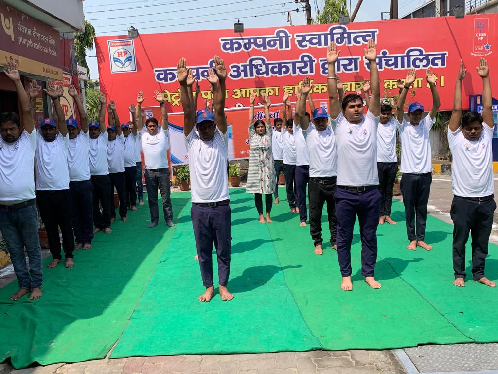 Anitasharma1310's tweet photo. #InternationalDayofYoga celebrated@HP center, sector 51, Noida @HPCL .. https://t.co/8FelNGG8WO
