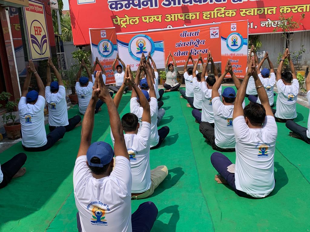 Anitasharma1310's tweet photo. #YogaDay2019 #InternationalYogaDay @Hpcl  celebrating yoga with full enthusiasm@HP center sector 51, Noida @PetroleumMin @Rg03Goel https://t.co/TILNxE9YMA