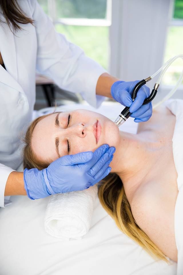 Do you have oily skin or enlarged pores? #Dermalinfusions 3-in-1 steps is the extraction of dirt, oil &amp; debris &amp; congestion Perfect solution for this skin type. #FlawlessSkin #selflove #beautifulskin #handandstonefacials #acnetreatment #oilyskincar #rosaceaskincare #mensskincare
