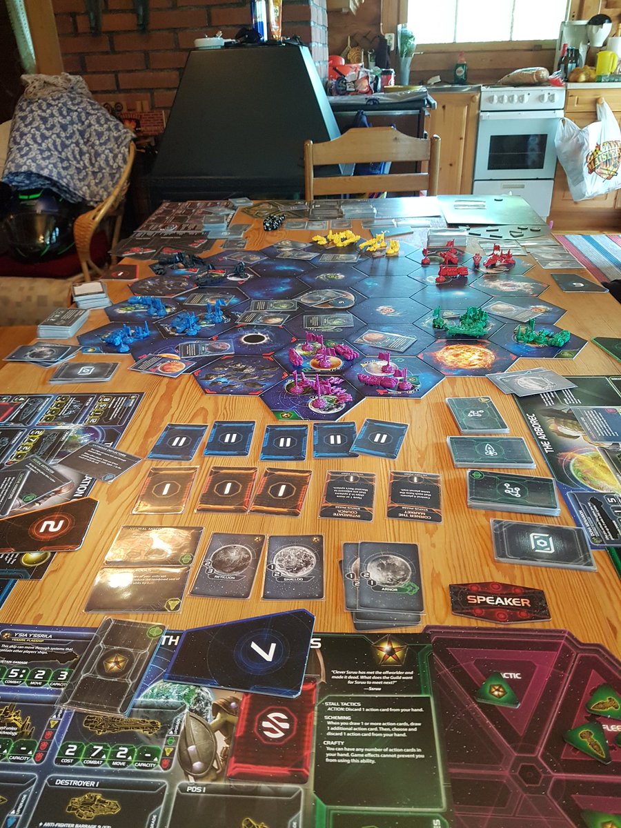 aeosys's tweet photo. #Juhannus menee selvittäessä galaksin herruutta. #mökki #twilightimperium #lautapelit https://t.co/5OLKbWesVX