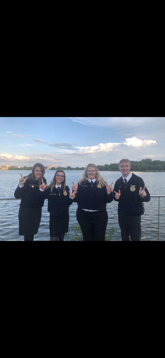 KaramengeKara's tweet photo. WLC stay to the right #notreadytogohome #ilovewlc https://t.co/c1dSXoSx3w