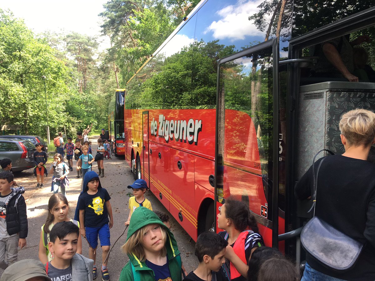 SLBasisschool's tweet photo. We vertrekken terug naar onze favoriete stad #Brussel #mamaherewecome #papaherewecome #n2d #onderwijs #slb https://t.co/Ecl82NL6Ck