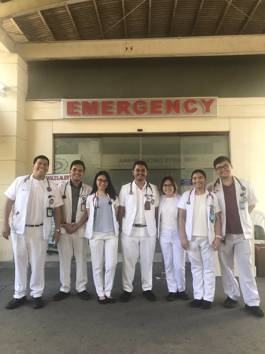 Day 21/366Patience. Empathy. Passion.3 things that ER taught me. This ER rotation will always be memorable to me. Thankyou sa mga EM residents na walang sawa sa pagturo at pag unawa! Thank you din sa mga dabest Seniors namin!  #diakonakapagpapicturesamgaEMResidents