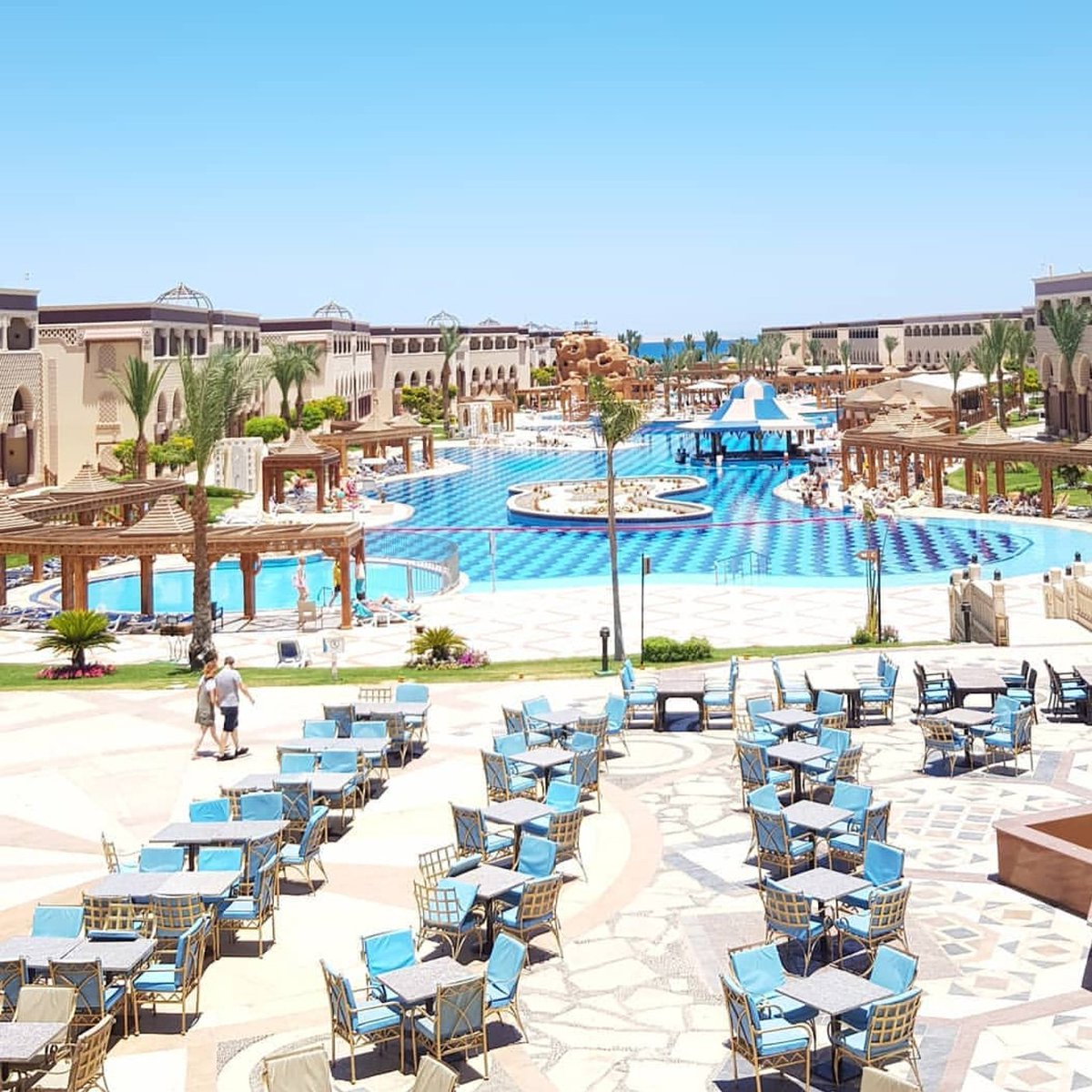 MamloukPalace's tweet photo. Pool or beach ? 🤔
#resort #sunshine #summertime #poolfun #bigpools #bluesky #ägypten
#urlaub #potd #pictureoftheday
#placetobe #egyptianhospitality
#poolorbeach
Wonderful photo by @ichhalt_j https://t.co/rmcL7O3FBb
