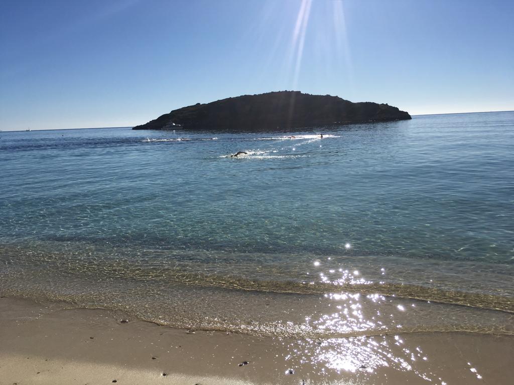 Desde aquí damos la bienvenida al verano. 🌞#DiamundialdelSol #DiadelSol #21Jun  Cuidemos de nuestras playas, nuestros paisajes, no solo no ensuciandolo sino con lo que comemos y consumimos.