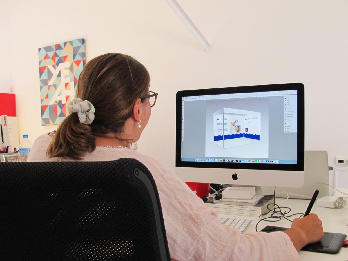 XooStudio's tweet image. Últims retocs a l'estand modular de Revetón per el certamen en Evento Pro de Leroy Merlin, dedicat a professionals de la reforma i la construcció, que tindrà lloc aquest divendres al recinte Ifema de Madrid.

#stand #creativitat #disseny #comunicació #xoostudio #equip