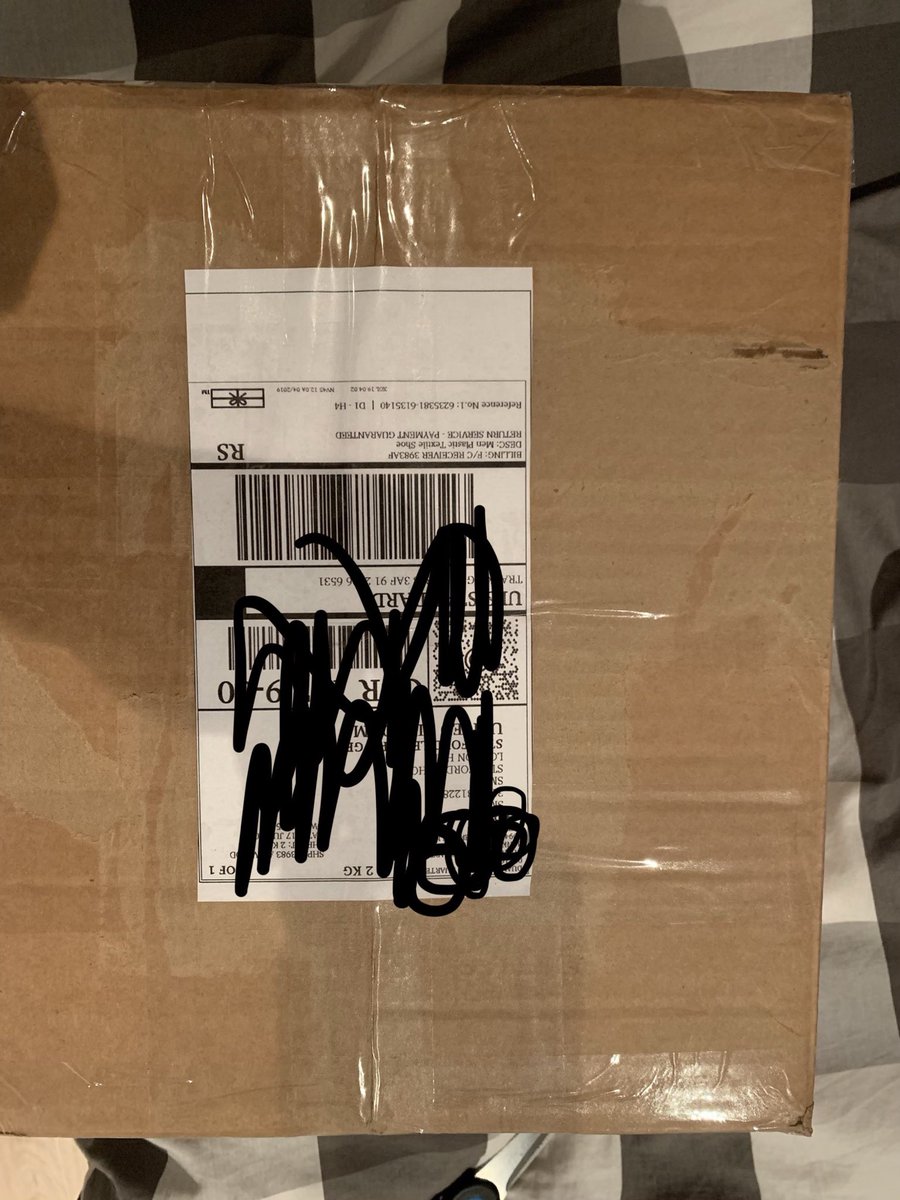 Dutchy_mud's tweet photo. @stockx 
Again you guys proven that you can not be trusted. I have send you a sealed box with a seal on both sides of my box. Now you tell me i send coffeecups to you. Why tf would i send coffee cups

you want to charge me 15% of my sale value. I expect a solution from your side https://t.co/U3QTM0fG3K