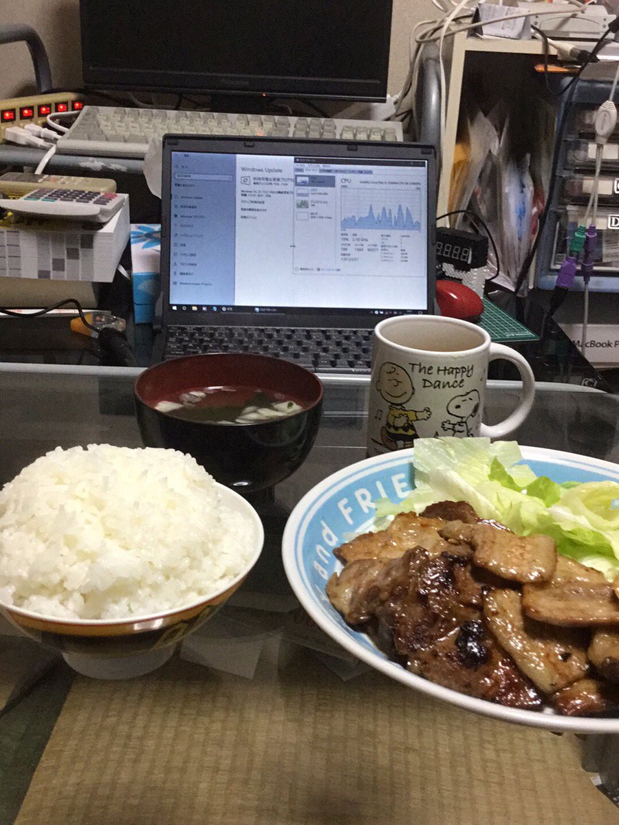 tobatiger_kume's tweet image. 【業務連絡】
WEB情報でも出回っていた通り…結構喰うなぁ〜
このアップデートで25GB程度、容量を削られました。
空き容量 81GB→58GB (´・ω・｀)
※待ち時間のうちに夕飯を食べました。
#Windows10
#WindowsUpdate
#version1903
#くばらのあごだしてりたれ に感謝
#豚肉 うまし
#日本昔ばなし 盛り