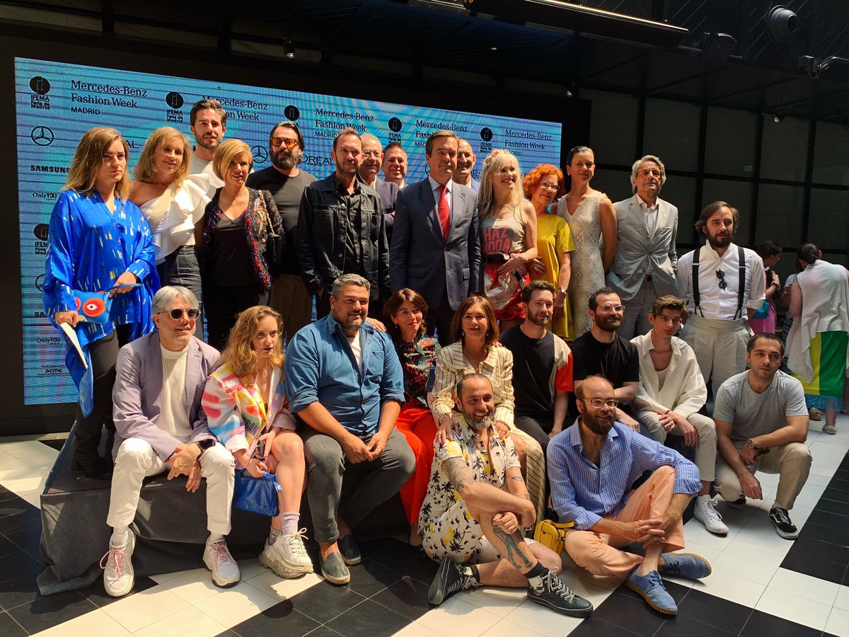 MaisonMesa's tweet photo. Queda oficialmente inaugurada la 70 ediciรณn de la @mbfwmadrid ๐๐ป๐ฅ๐๐ป๐ฅ quรฉ orgullo estar rodeado de este fantรกstico cartel por los mรกs grandes diseรฑadores ๐ฅ๐ค๐ฅ๐ค
@madridesmoda_oficial
@m_c_d_moda
@creadoresacme
#maisonmesa #ironfix #mbfwmadrid #mbfw #70edicion #mbfwmadrid70 https://t.co/HeTtib7sM4