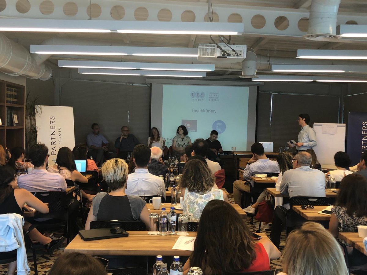 LES_Turkey's tweet photo. Büyük ilgi ve katılım gören #fridayiptalks serimizin yeni konu başlığı blockchain ve IPR @gunpartnerstr ev sahipliğinde ve @mustackr  moderatörlüğünde başladı. üyelikle ilgili sorularınızı @HandeHancer ve @mustackr kahve arasında sorabilirsiniz. keyifli bir panel diliyoruz.🙏 https://t.co/U2fIdD4aLy