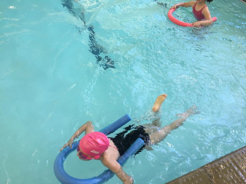 annelinejunior's tweet photo. Our Beehive and Forest School children had an extra swimming lesson today. It was a great success! #splishsplash #oodlesofnoodles #keepyourheadabovewater #wateryoudoing #splashinggoodtime #lovelearnsharepray https://t.co/yaGUTAVlMf