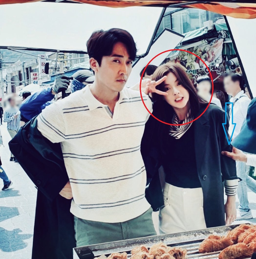 TurkCelebAgenda's tweet photo. song seung heon I want to eat it, but I want to see it !!
#LeeSi-eon
#Abyss
#nahonjalive
#daebaewoo
#yiseonbin
#SongSeungHeon
#greatshow
#tvN
https://t.co/H7OR2KoSVe https://t.co/MYiKXOMCx7