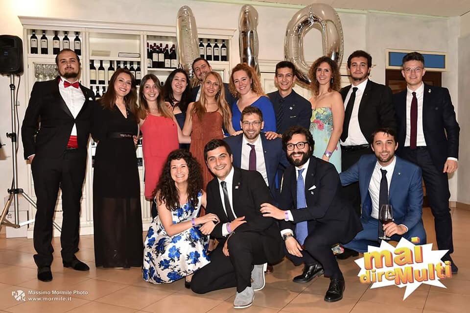lions108ia2's tweet photo. V Consiglio Nazionale per l'anno sociale 2018/2019, organizzato dal Distretto Leo 108I Ia1 e Distretto Leo 108Ia2.
Presenti il Presidente uscente Giuditta Cantello e il Presidente incoming Erika Franco. Buon lavoro a tutti!
#maidiremulti #distrettoleo108Ia2
#distrettolion108Ia2 https://t.co/kpRyYIC1cH