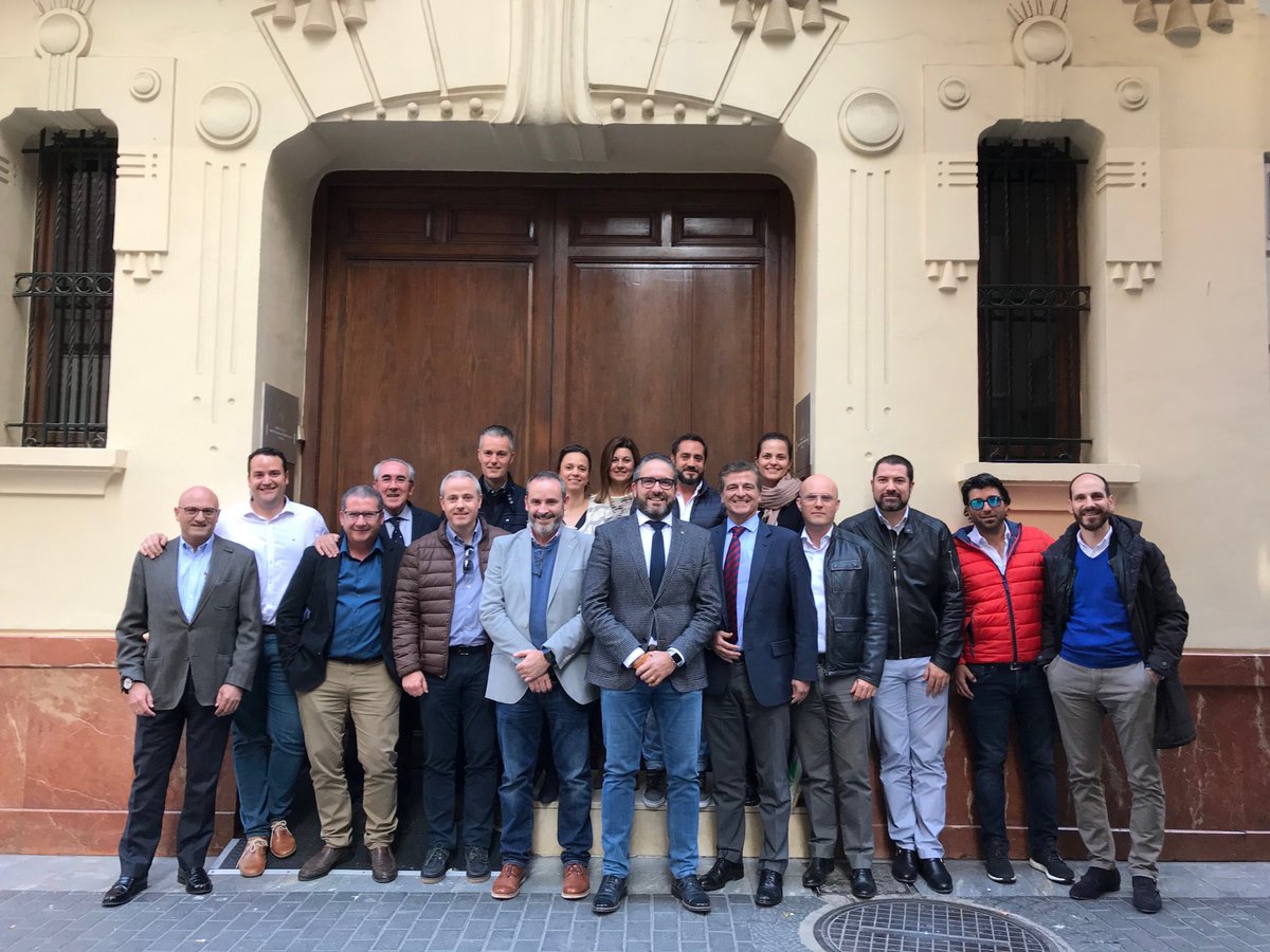 FrSardina's tweet photo. Gracias @camaramurcia por haber apoyado y compartido la formación de #AltaDirecciòn con @IEExecEducation @IEbusiness y haber acogido la VIII edición #IEAMP #Murcia 2019 graduada 👩🎓 ayer en la sede de @IEbusiness con Rector @IEuniversity https://t.co/FVMlXm5j4g