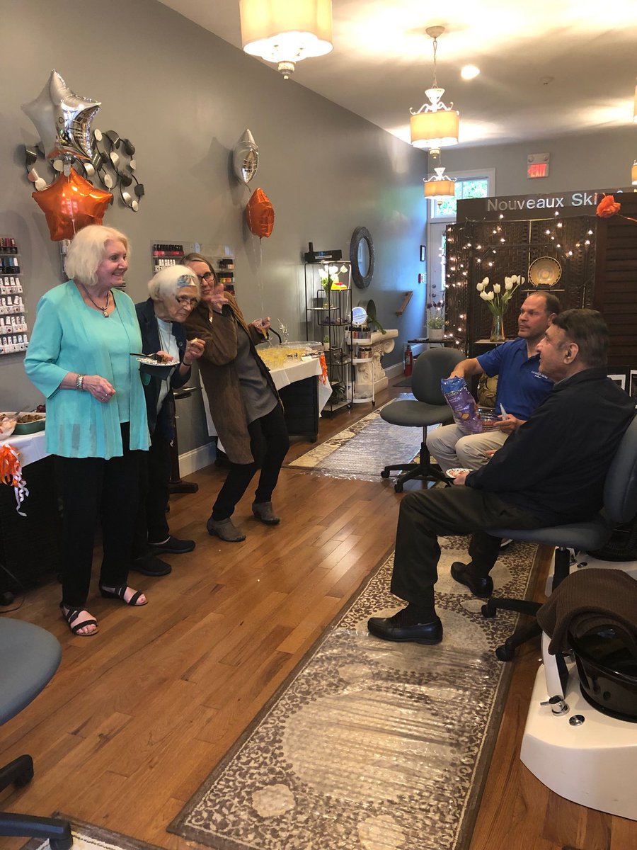 Bella_and_Bling's tweet image. Pre-festivities and sessions before grand opening of the Bemer Energy Center at Nouveaux Skin &amp;amp; Nails, Acton, MA 
#BEMERforEnergy
#goodtimes
#bettercirculation
#gamechanger