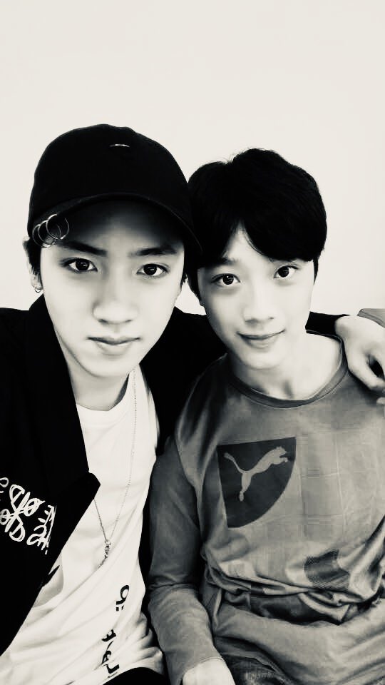 [📸] 2019 LAI KUANLIN Fan Meeting [#Good_Feeling] In TAIPEI : 라이관린의 인생네컷

마지막! 대만 팬미팅에서 공개된 '라이관린의 #인생네컷'을 공개합니다!😎
관린이의 소중한 추억을 함께 간직해주세요💚
 
#라이관린 #LAI_KUANLIN