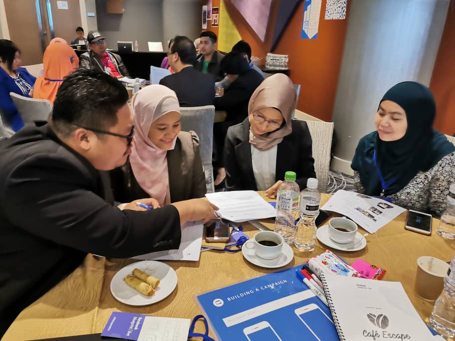 sumitra_nair's tweet photo. Digital empowers all. Great sessions by @GoogleMsia & @facebook Malaysia to expose top #eUsahawan trainers to new tools & tips to support micro SMEs digital marketing @nurizma @Carol_Fung @mymdec #mytechweek #SeriouslyDigital https://t.co/EBgnDW8xV5