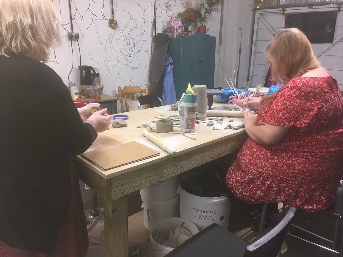 CreativeFlamin1's tweet photo. Last night was our first clay class, I was way too excited and didn’t take many photos 🙈 How amazing is this toadstool? The lovelyEmily is making an enchanted fairy tankard! This girl has skills and needs to give me some lessons please 😊🙏

Can’t wait for next week’s class. https://t.co/8Ud2cJuaIF