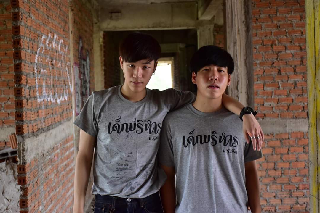 TheSeng_Wichai's tweet photo. นายแบบคือนั้ลลั้คคคที่สุดเลยเว้ยแกร ❤

ไปอุดหนุนเสื้อ 'เด็กบริหาร' ม.รังสิต ได้ที่หน้าตึก 2 คณะบริหารธุรกิจ ม.รังสิต
หรือติดต่อ ID LINE:chompoo2480
มีไว้สักตัว ไม่ต้องกลัวตกเทรน อิ____อิ
#ช่วยน้องขายของ
#Seng_wichai 
#WhyRUTheseries https://t.co/gNWW1I1kJI