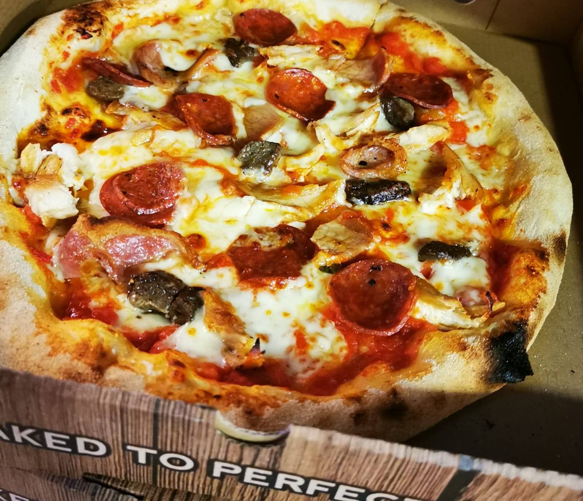 THE WEEKEND IS OFFICIALLY HERE! ❤️

Why not pop into Celino's to pick up the Friday night essentials? 🍕