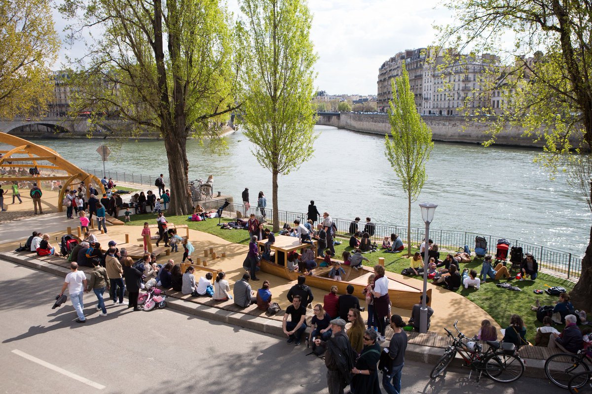 Je suis très heureuse de vous annoncer que la Justice a confirmé vendredi la piétonnisation des #RivesdeSeine. C'est une formidable victoire collective. Les Parisiennes, les Parisiens, nos enfants et petits-enfants, pourront durablement profiter de ce parc en coeur de ville. 😊👏