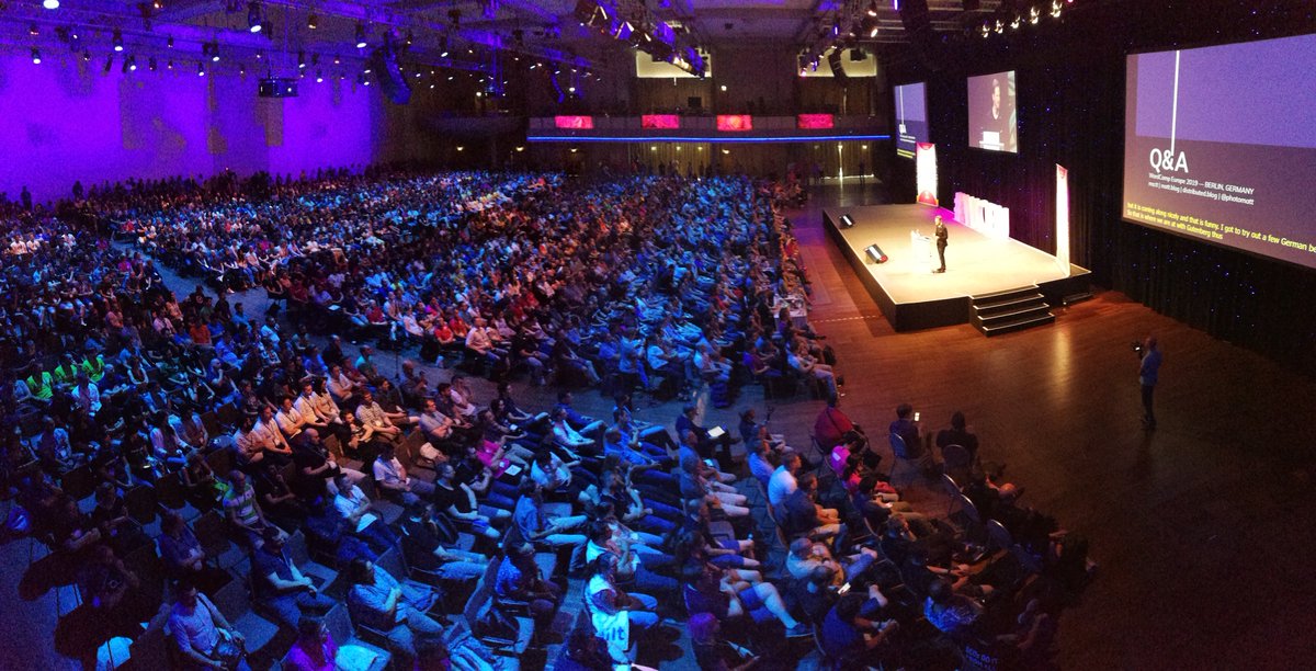 WCEurope's tweet photo. Thousands of attendees, all attention on @photomatt at #WCEU. https://t.co/mYFX41LcNI