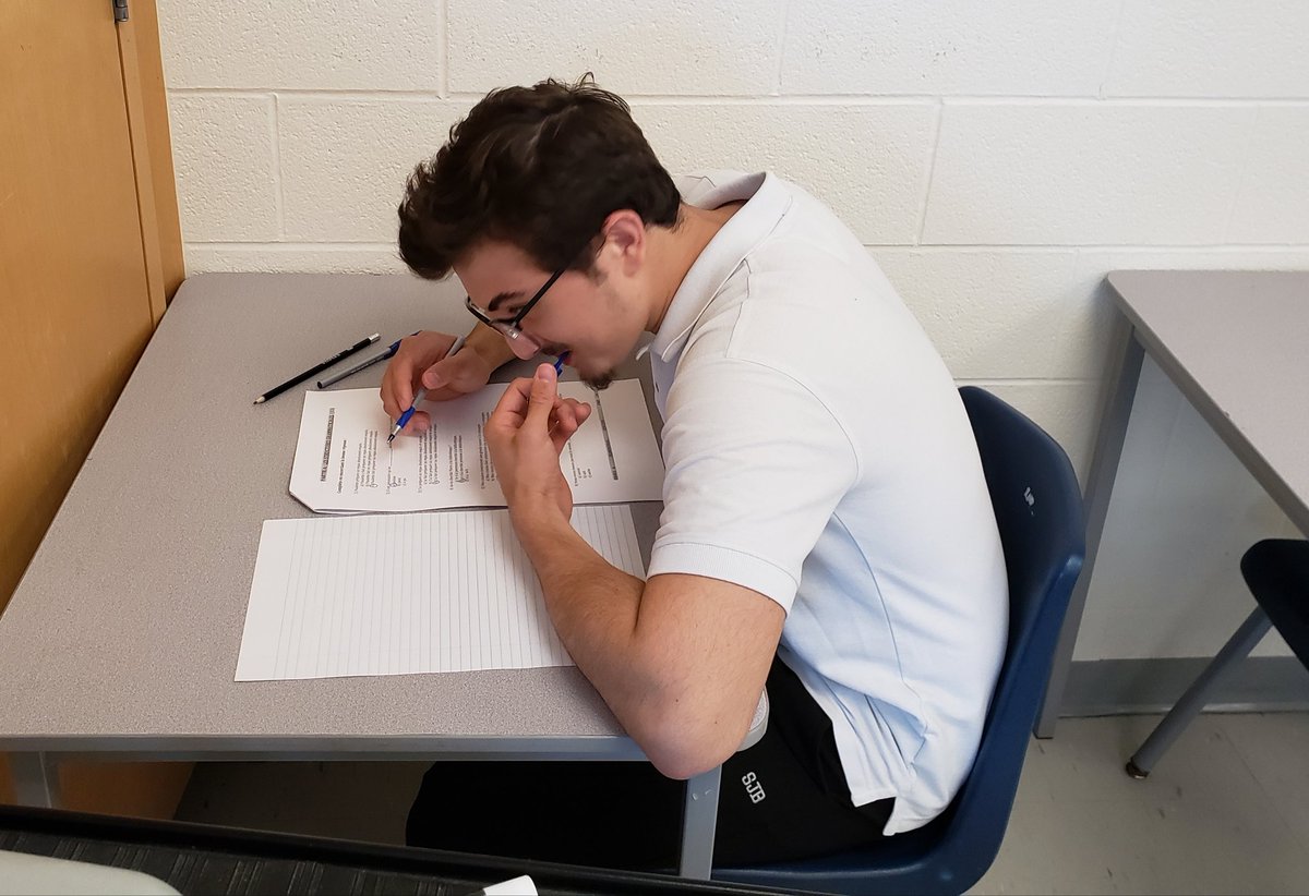 Mme_DiBenz's tweet photo. My #FSF4U students...writing their LAST ever high school exam!!! Bonne chance mes chers élèves!!! https://t.co/uISANqmP5B
