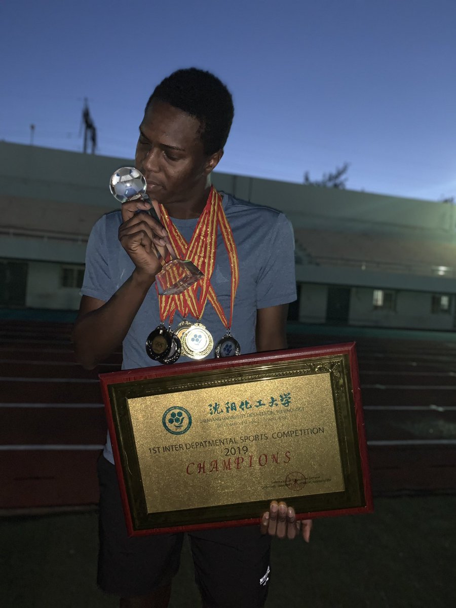 Obtr11's tweet image. Dear mama! You gave birth to an upcoming athlete 🥇