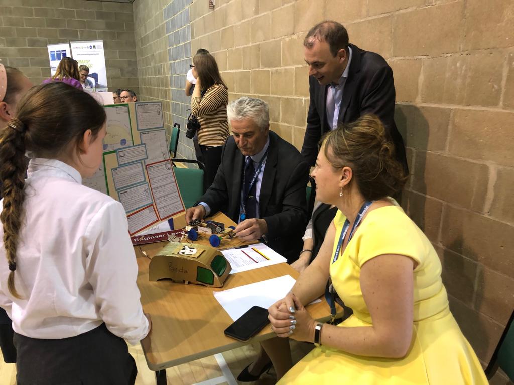 mattwarman's tweet photo. It was great to see the @primaryengineer Project Boston Celebration today hosted by @bostoncollegeuk. The pupils did a fantastic job making their models and all their hard work paid off when it came to the practical testing. @Bostonboro https://t.co/EIs8CDD4xc https://t.co/8sQQdea4dj