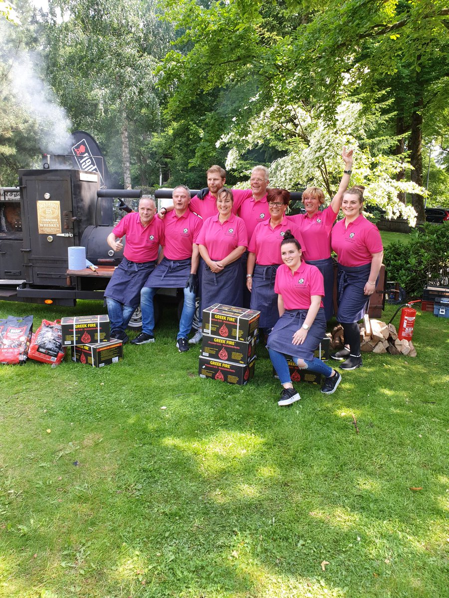 HELPsomertijd's tweet photo. Team Michel Schรถningh is er klaar voor! @Somertijd #BBQ19 https://t.co/ktAinsg2RV